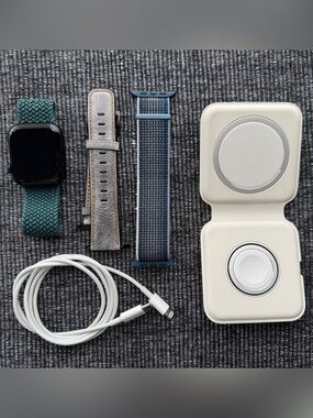 APPLE Watch Series 8 GPS 45mm Aluminum – MagSafe Duo Bundle + Extra Bands